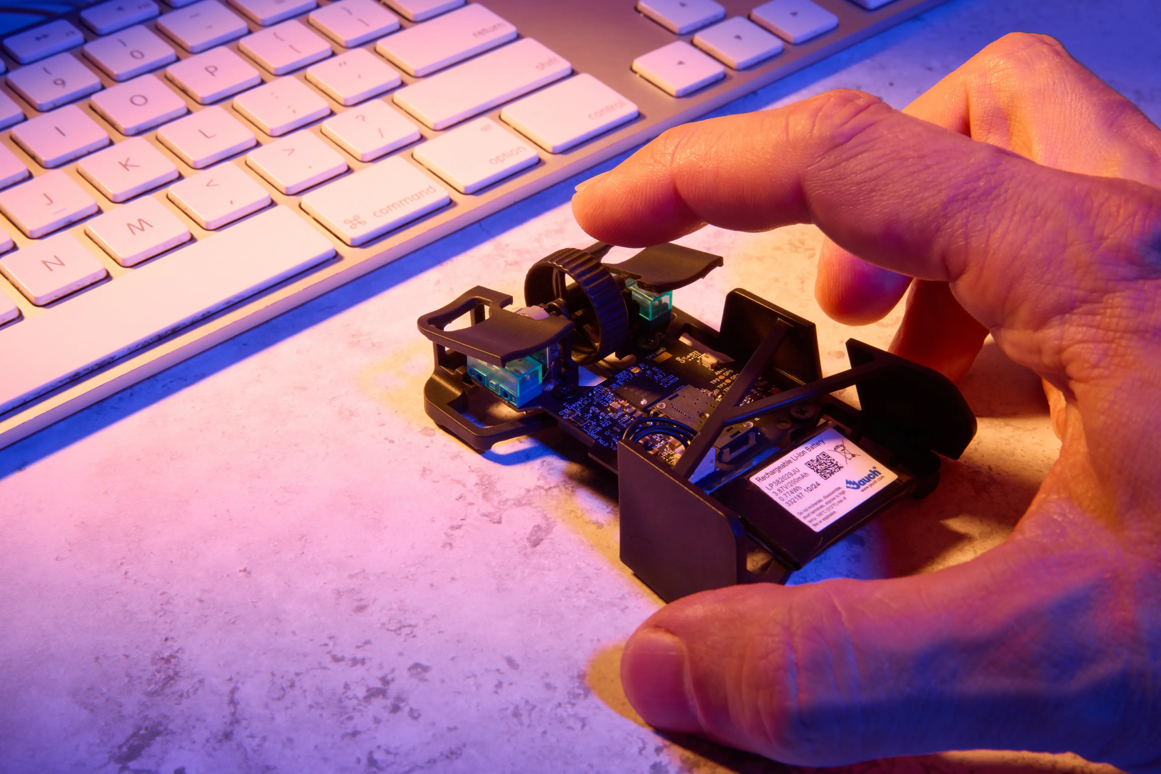 Hand hovering over the Zeromouse Blade