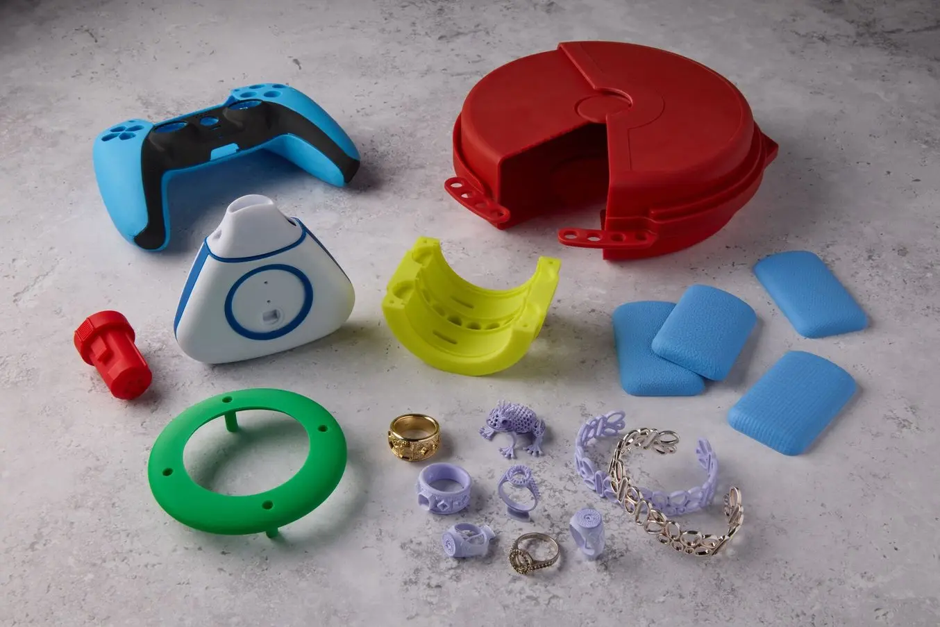 3D printed parts in Color Resin V5 and True Cast Resin
